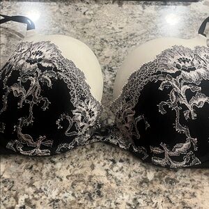 Victoria's Secret Black and Cream Floral Lace Bra